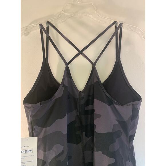 OLD NAVY ACTIVE Women’s GoDry Camo Athletic Top / Size: Large - Picture 8 of 9
